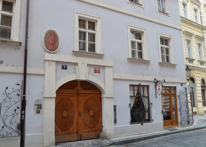 U Cervene Zidle - Red ChairAlbergo